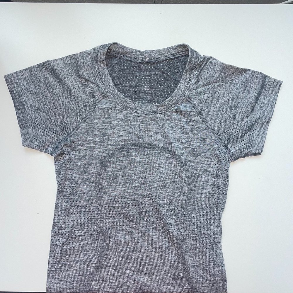 lululemon swiftly tech crew neck size 2 heathered grey